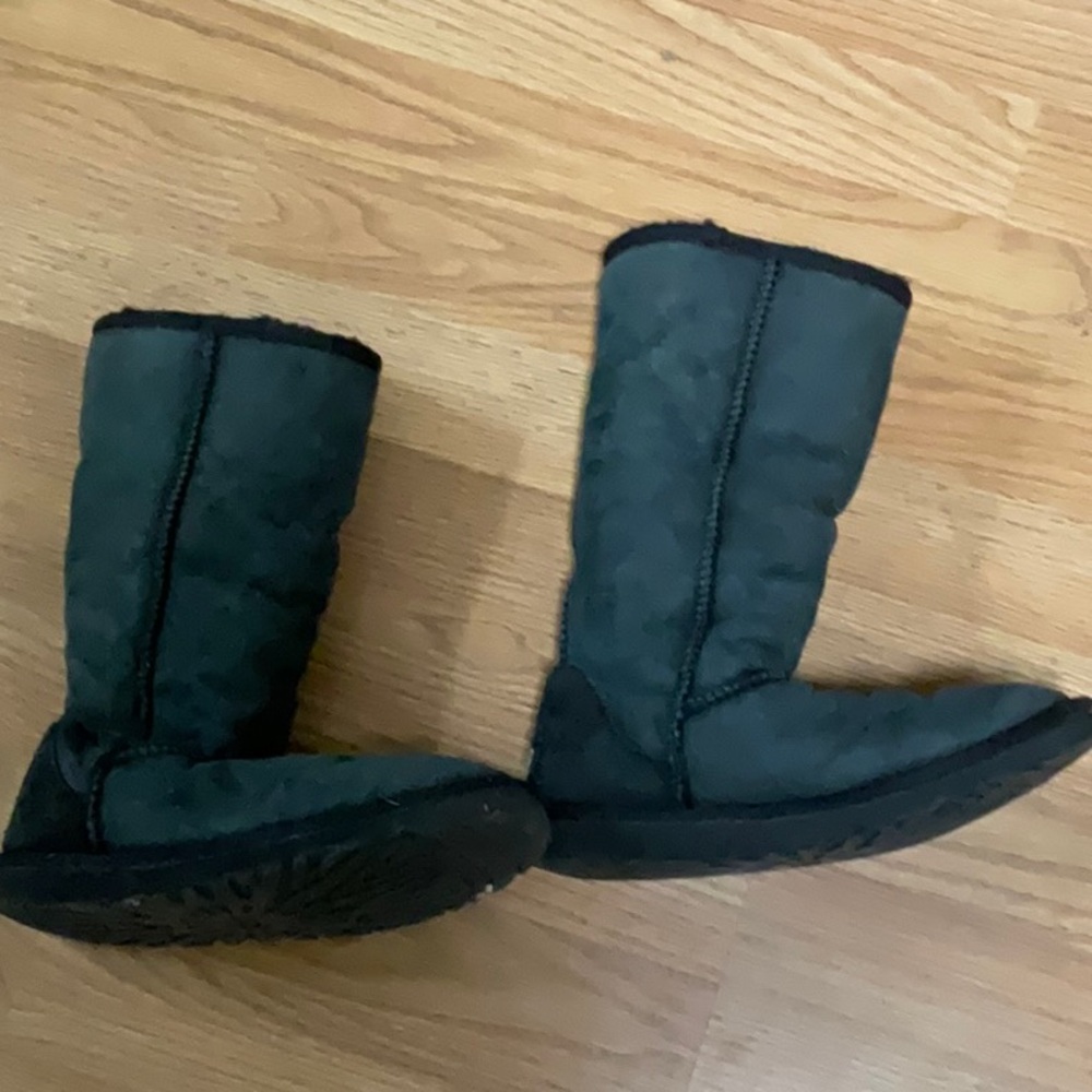 UGG BLACK CLASSIC TALL SHERPA LINED BOOTS- faded in color ❤️ preloved ❤️